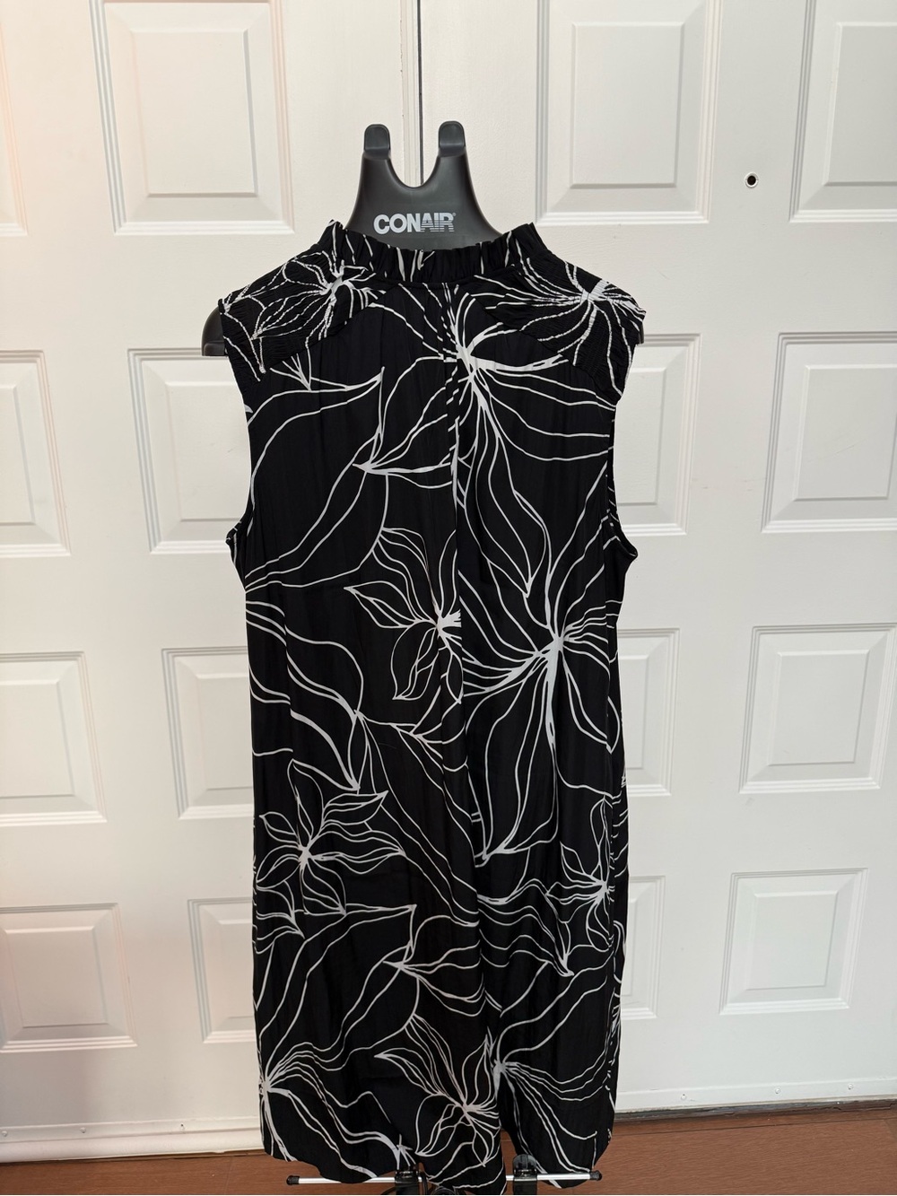 Chico's Black Maxi Dress with White Abstract Floral Lines Size 4 Chico’s - Picture 8 of 9